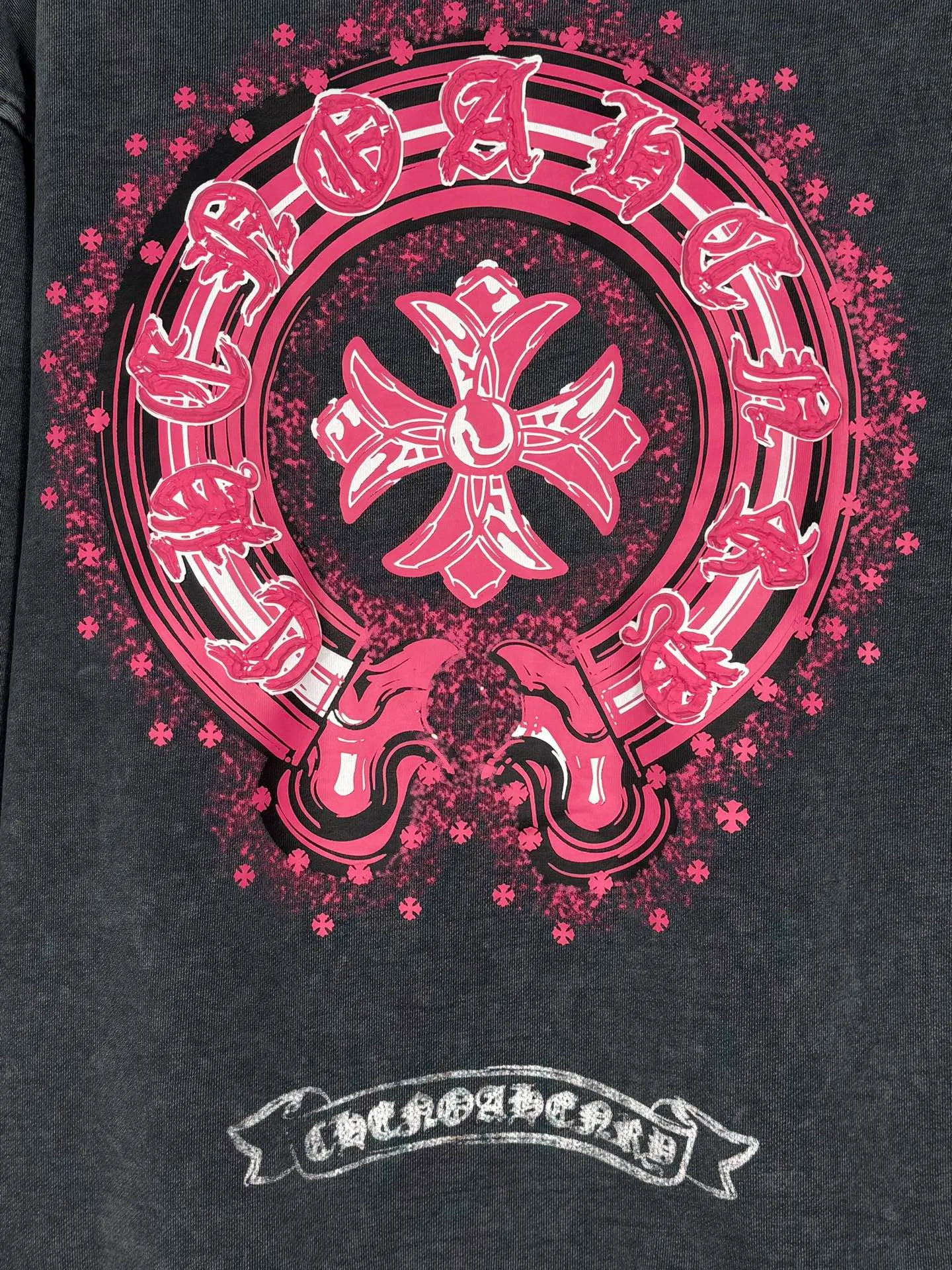 P260 top version, real shot without P, ​​different from market currency) 𝗖𝗵𝗿𝗼𝗺𝗲 𝗛𝗲𝗮𝗿𝘁𝘀/Croxin 2025 3D three-dimensional autumn and winter new original single counter American laser burnt 3D offset printing couple casual sweatshirt 👑The highest version! Customized fabric 430g tripe terry fabric! American acid washed distressed original denim with burnt flowers ✟appliqué embroidery and exquisite embroidery of letters! The best-selling model in the counter, very comfortable to wear. Accessories: original molded and authenticated collar label➕100% silk wash label. Genuine purchase-grade original hangtag➕matching hanging rope➕3D hanging beads➕original packaging bag. Craftsmanship: The original version has consistent wiring! The highest version of the armhole matching technique! Color: Gray Black Size: S M L XL Style No.: 9312
